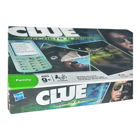 2009 Hasbro Games Clue: Secrets and Spies Family Board Game - Picture 2 of 13